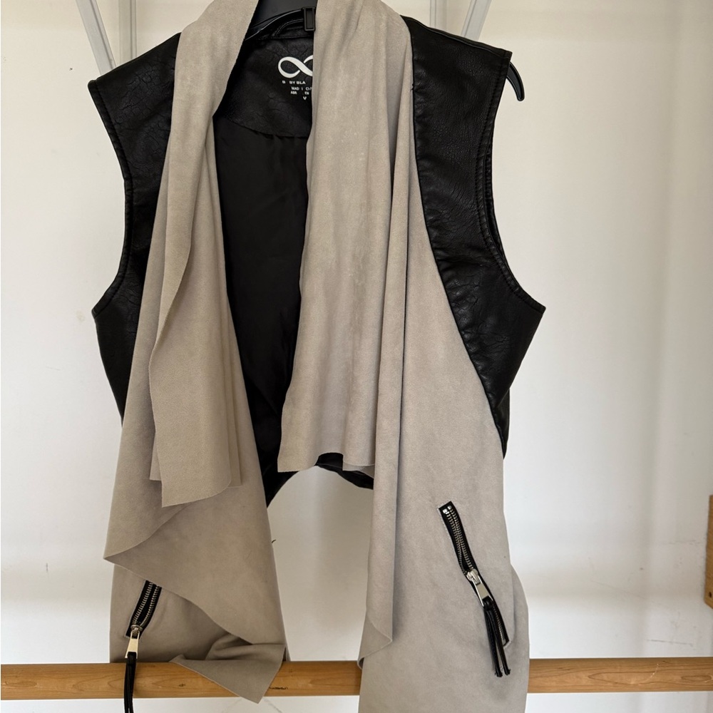 BB Dakota by Steve Madden Black and Cream Vest
